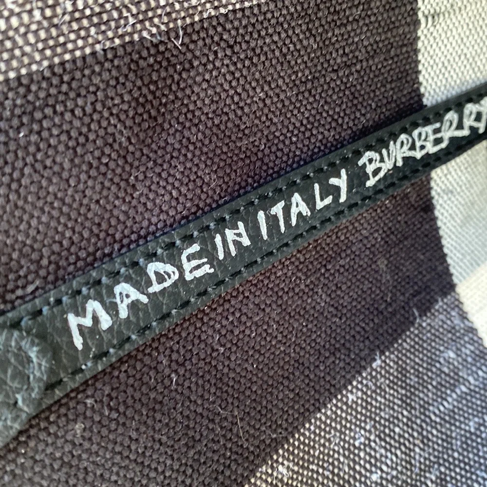 Burberry - Picture 15 of 16